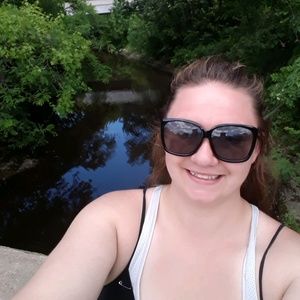 Meet your Posher, April